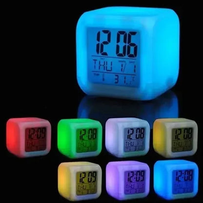 Despertador LED RetroGlow con Iluminación 7 Colores - Tiendas La Gran Latina